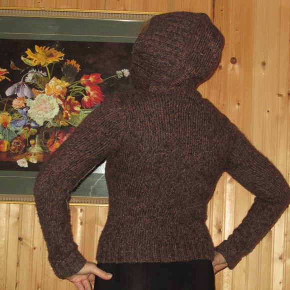 Hooded wool sweater - Picture 2 of 5